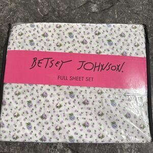 Betsy Johnson 4 Piece Full Sheet Set Pretty Floral Ditsy‎ Microfiber Purple NEW